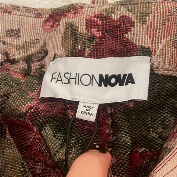 Fashion nova cargo floral Tapestry Pants - Picture 3 of 6